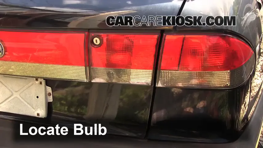 1996 Saab 900 SE Turbo 2.0L 4 Cyl. Turbo Convertible (2 Door) Luces Luz de giro trasera (reemplazar foco)